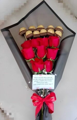 Bouquet de rosas rojas y 10 bombones Ferrero Rocher en Bosa R168 - Floristería en Bosa Te Mando Flores.